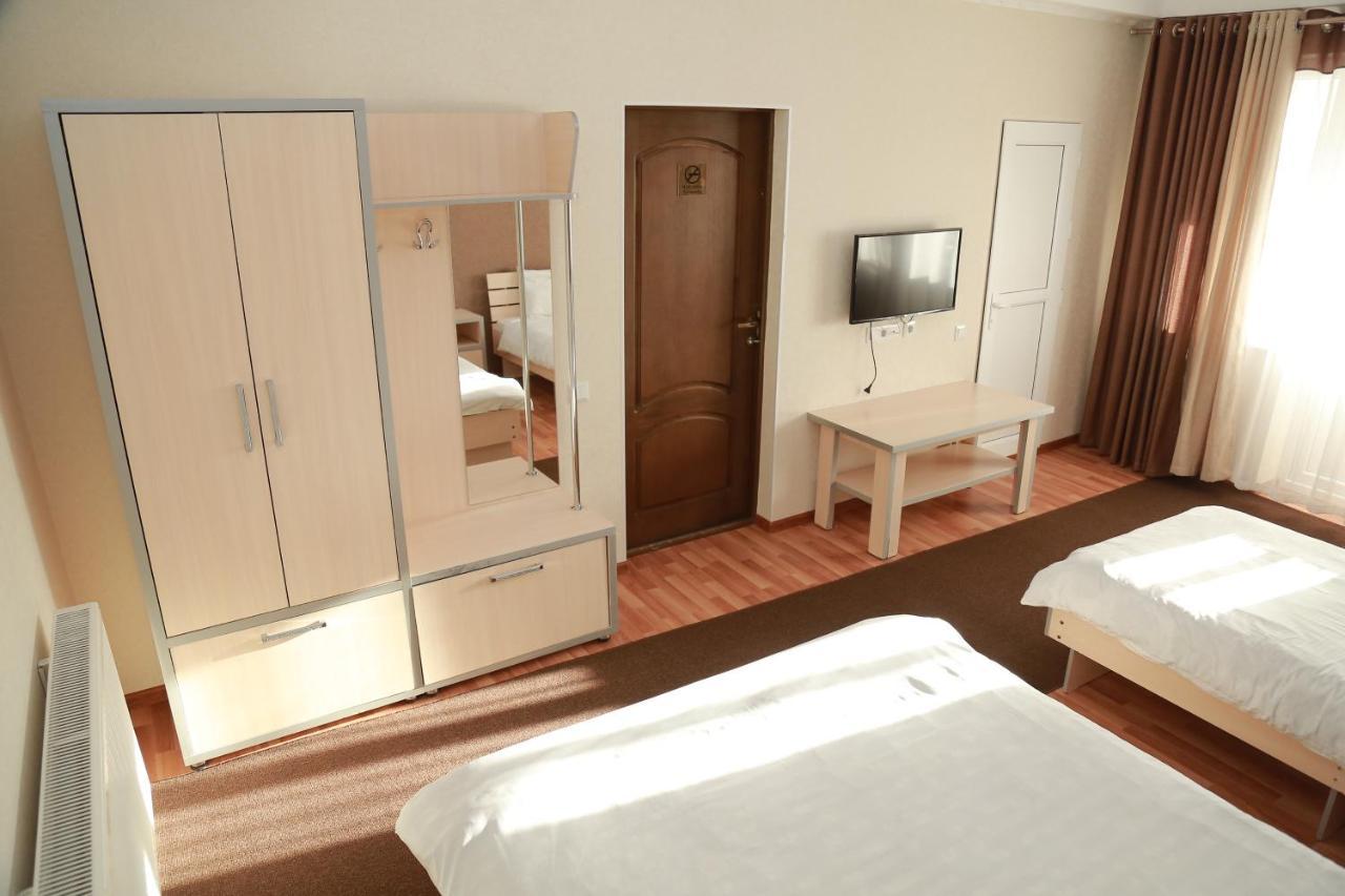 Caravan Hotel Karakol Extérieur photo