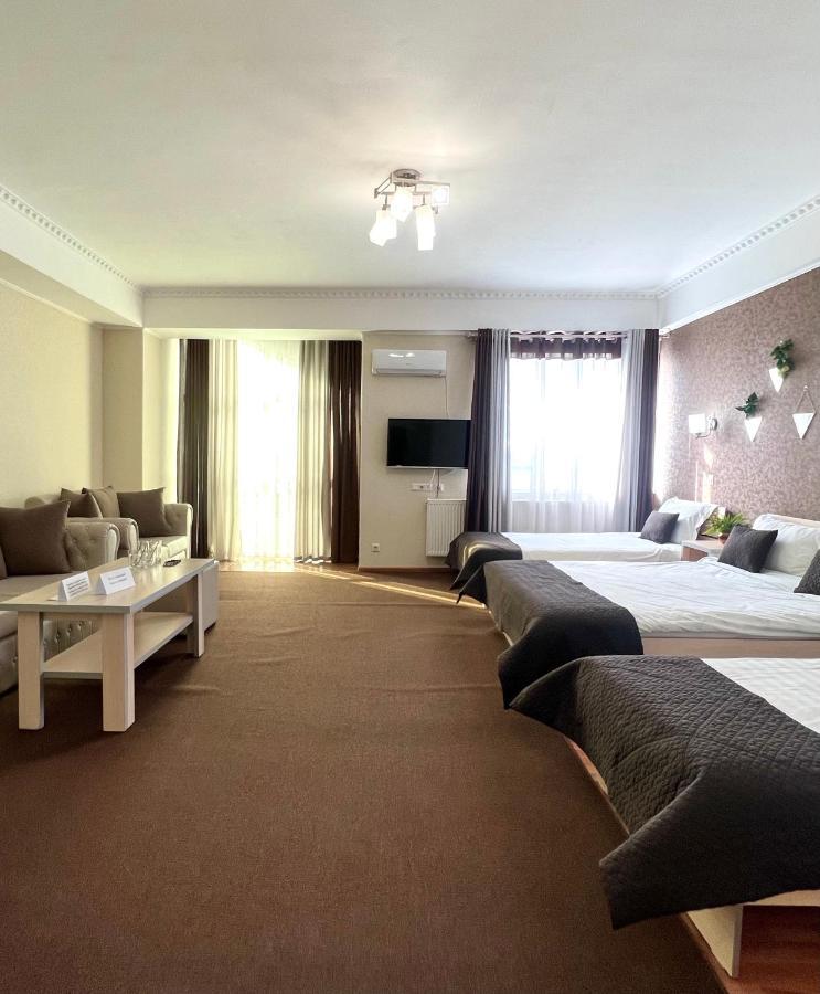Caravan Hotel Karakol Extérieur photo