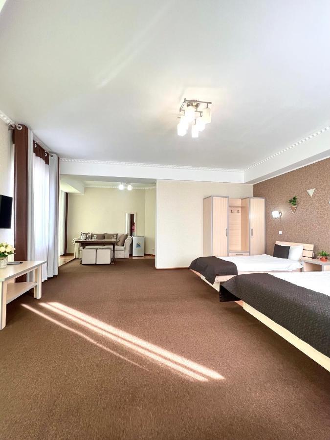 Caravan Hotel Karakol Extérieur photo