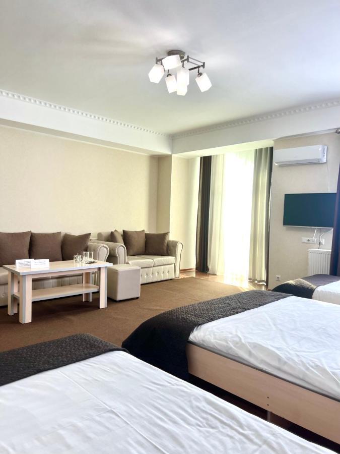 Caravan Hotel Karakol Extérieur photo