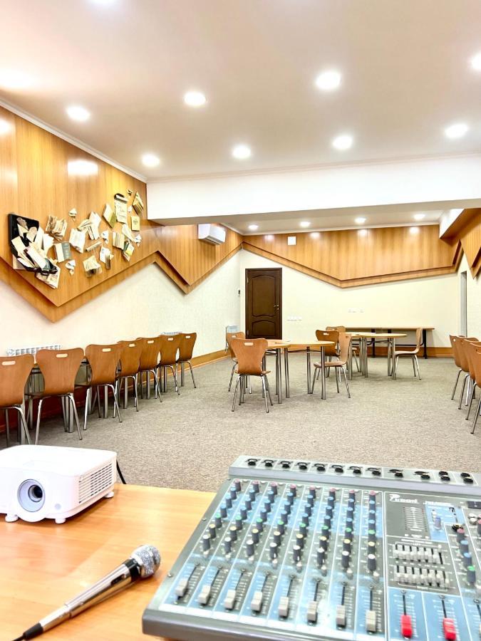 Caravan Hotel Karakol Extérieur photo