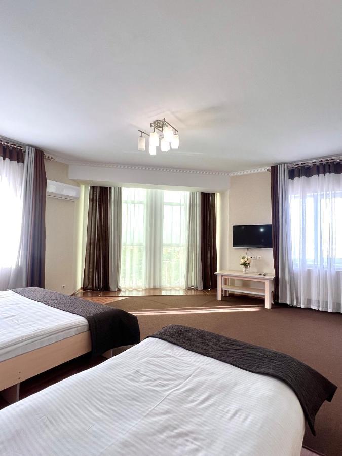 Caravan Hotel Karakol Extérieur photo
