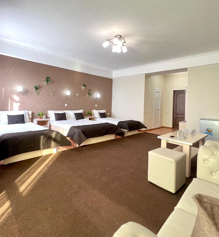 Caravan Hotel Karakol Extérieur photo