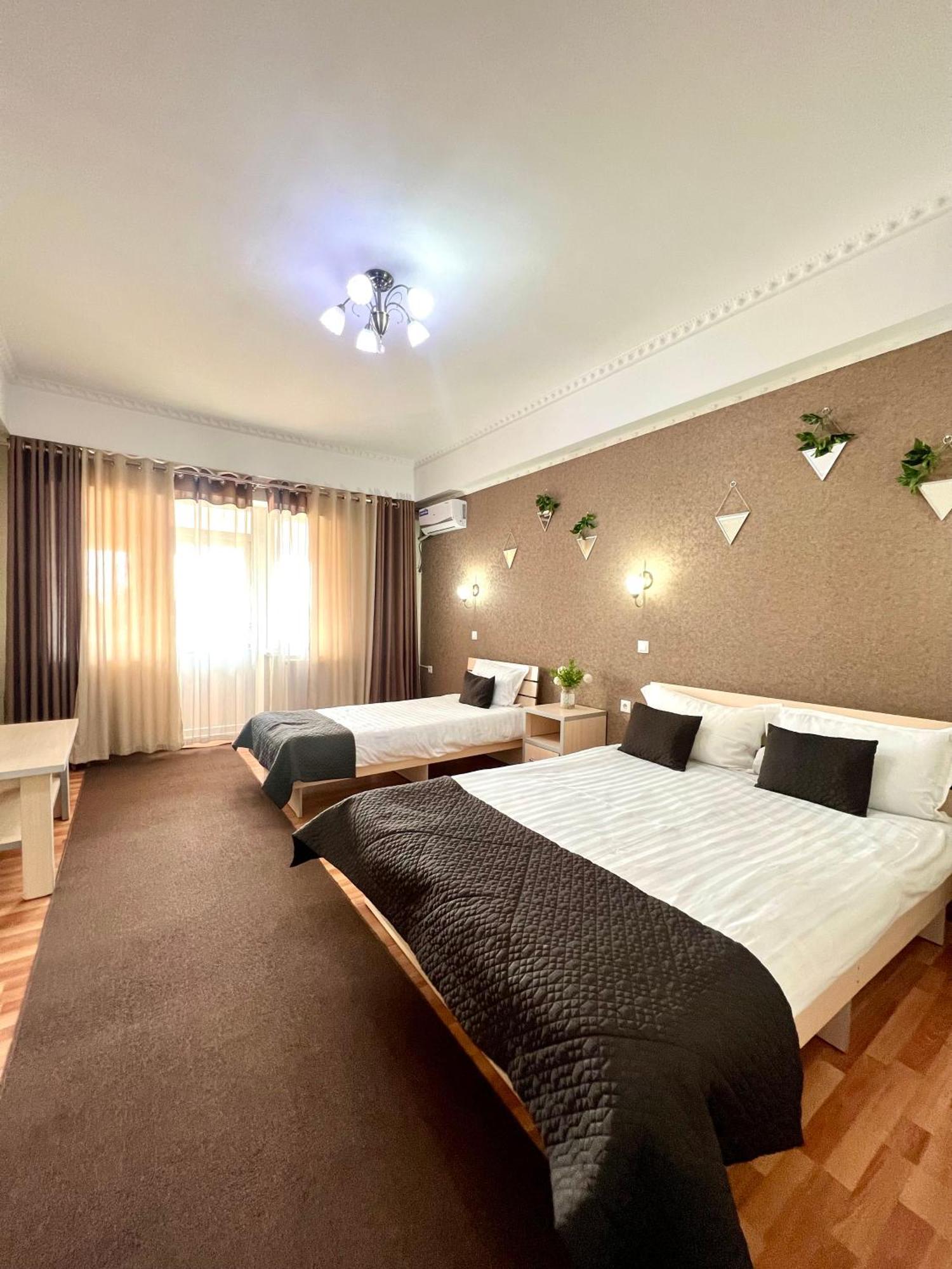Caravan Hotel Karakol Extérieur photo